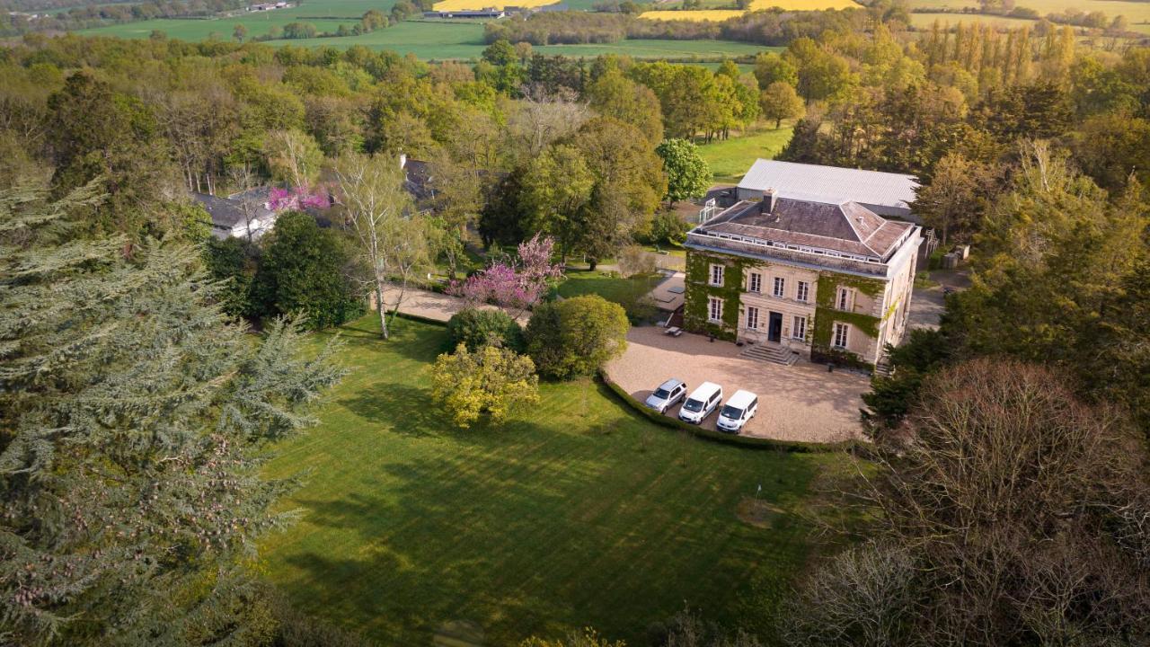 Hotel Institut Bois Robert Bécon-les-Granits Esterno foto