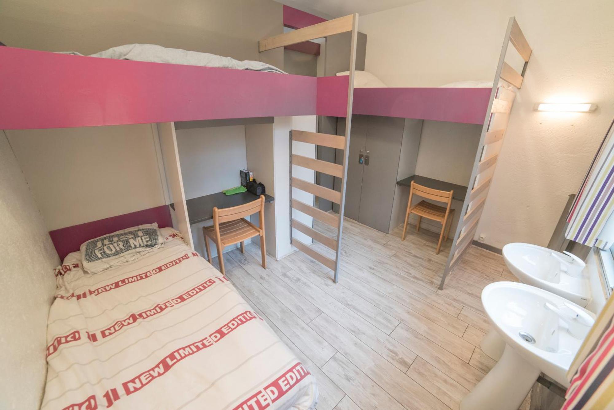 Hotel Institut Bois Robert Bécon-les-Granits Esterno foto